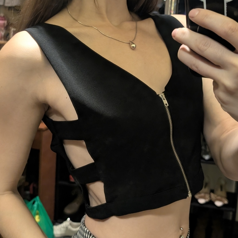 Sleek Black Zip-Front Tank Top